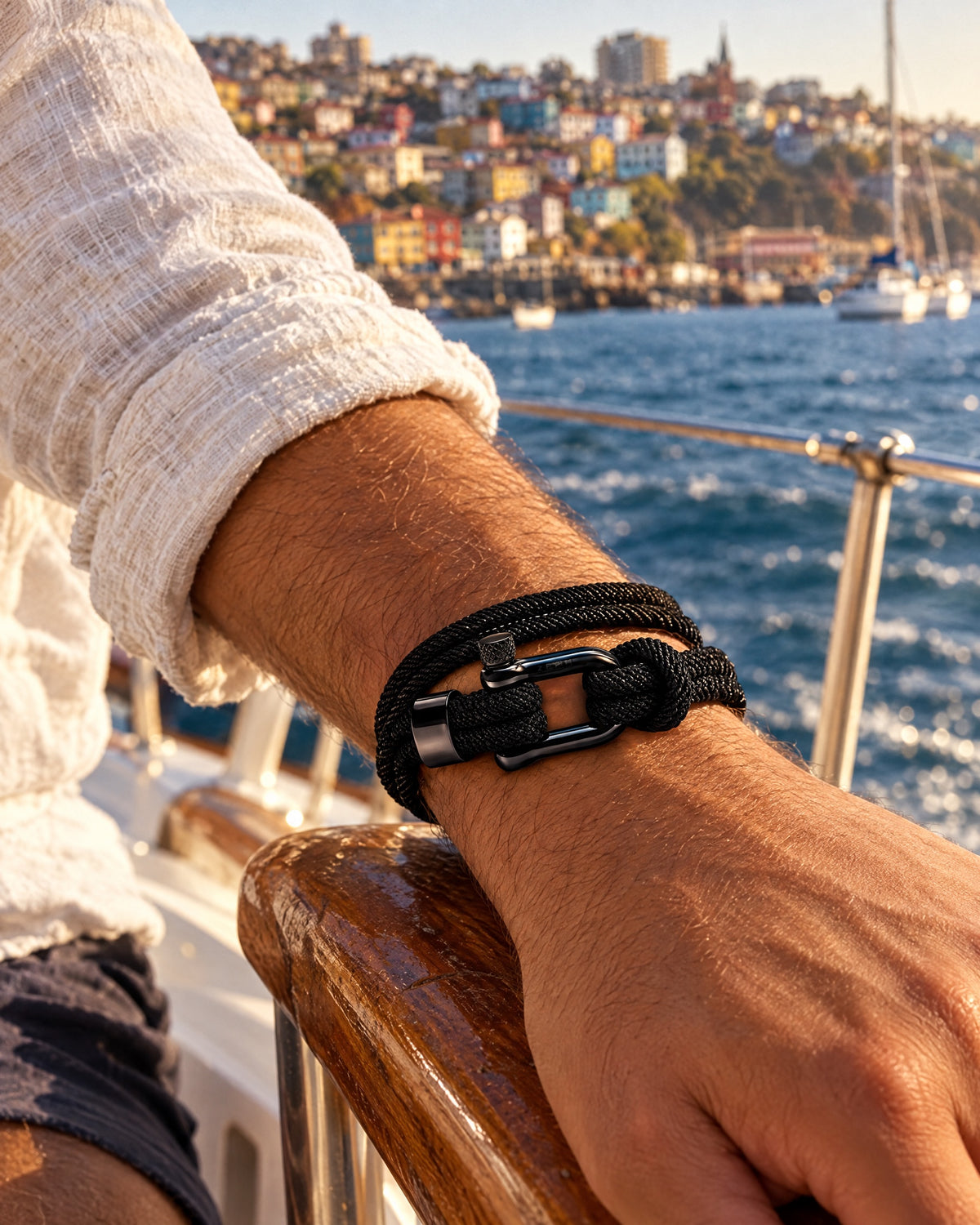 Pulsera Náutica Malibu Negra, pulsera de cuerda de Studio Kyo® – puesta en la muñeca