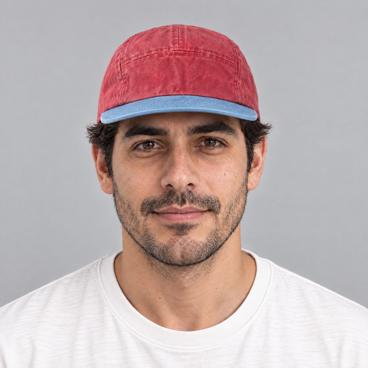 Hombre usando KYO 5 Paneles Rojo y Celeste – Studio Kyo®