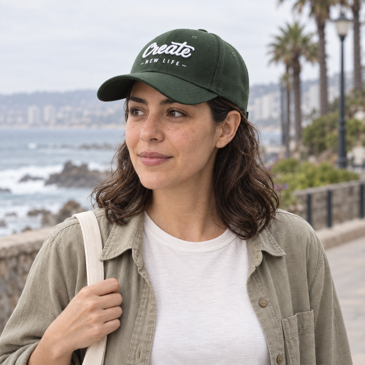 Gorro Create verde, uso cotidiano en Viña del Mar en modelo mujer