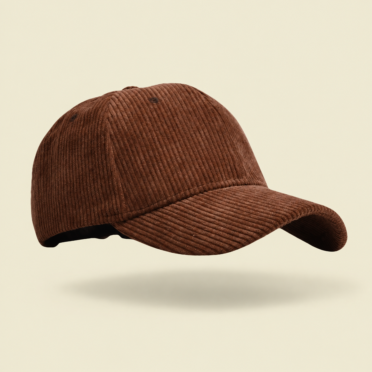 Gorro Gamuza Studio Kyo, fotografía de producto sobre fondo crema
