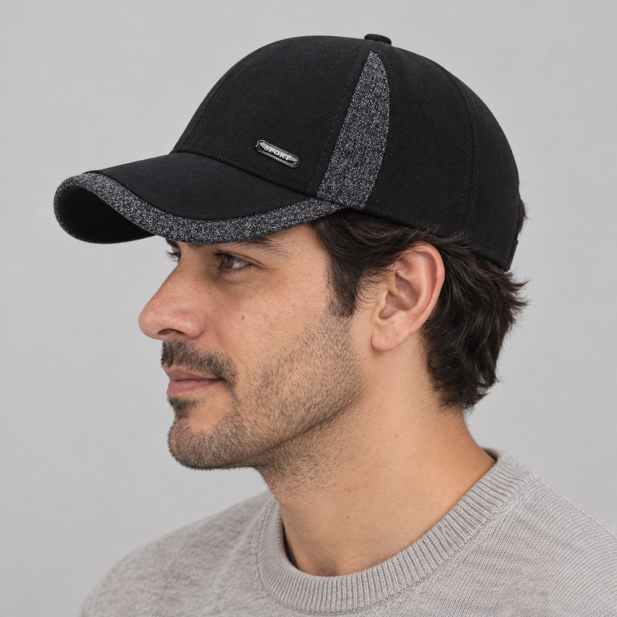 Gorro Invierno Fleece 2 negro, vista lateral en modelo hombre