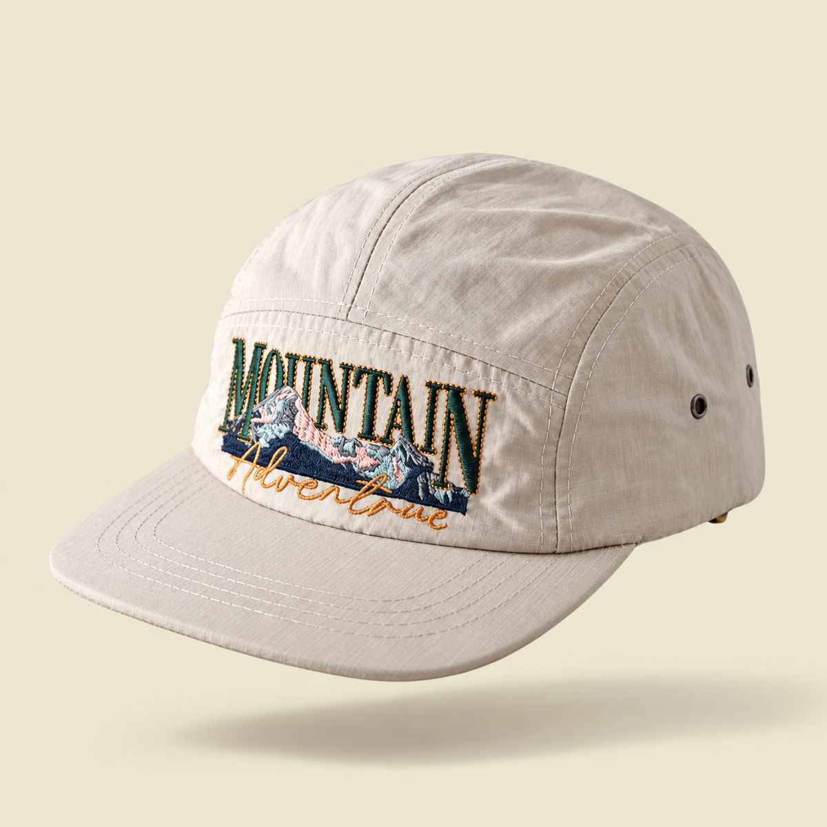 Gorro Mountain Adventure, vista de producto sobre fondo crema Studio Kyo