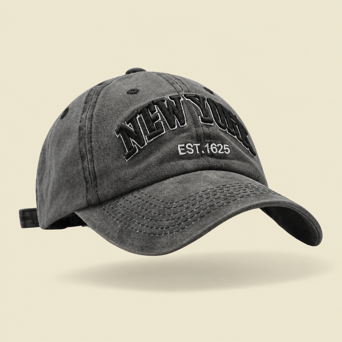 Gorro New York Studio Kyo, fotografía de producto sobre fondo crema