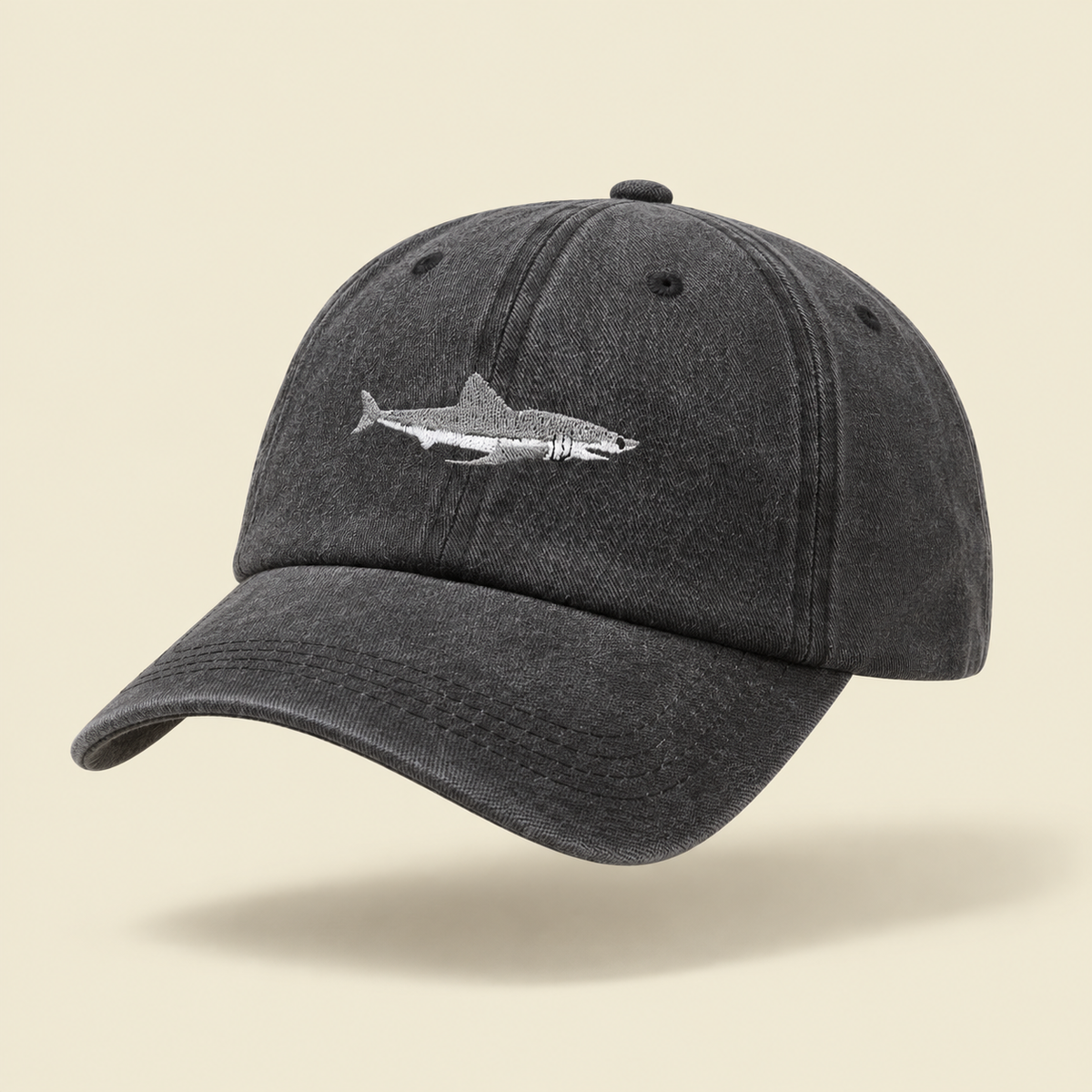Gorro Shark, vista de producto sobre fondo crema Studio Kyo