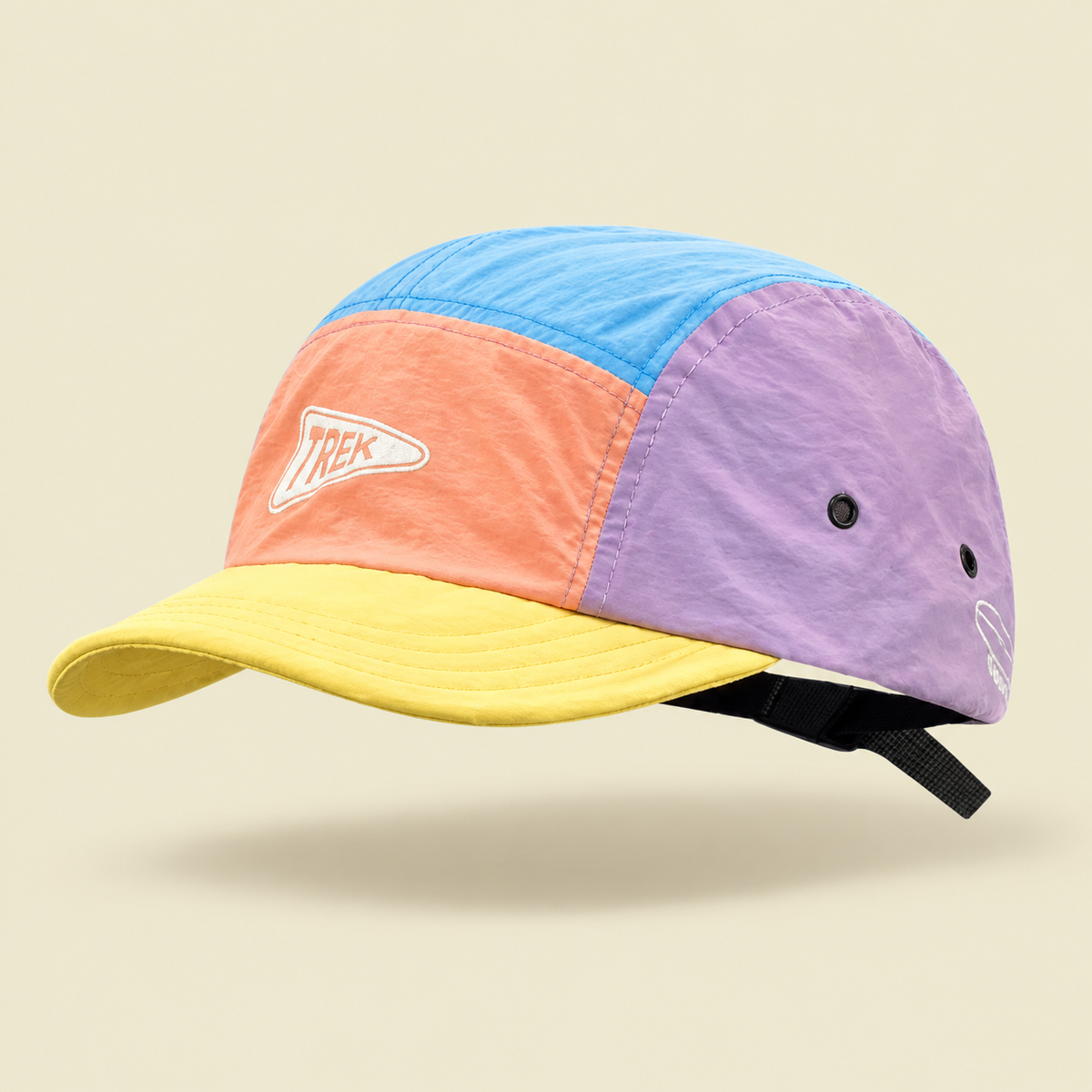 Gorro Trek, vista de producto sobre fondo crema Studio Kyo