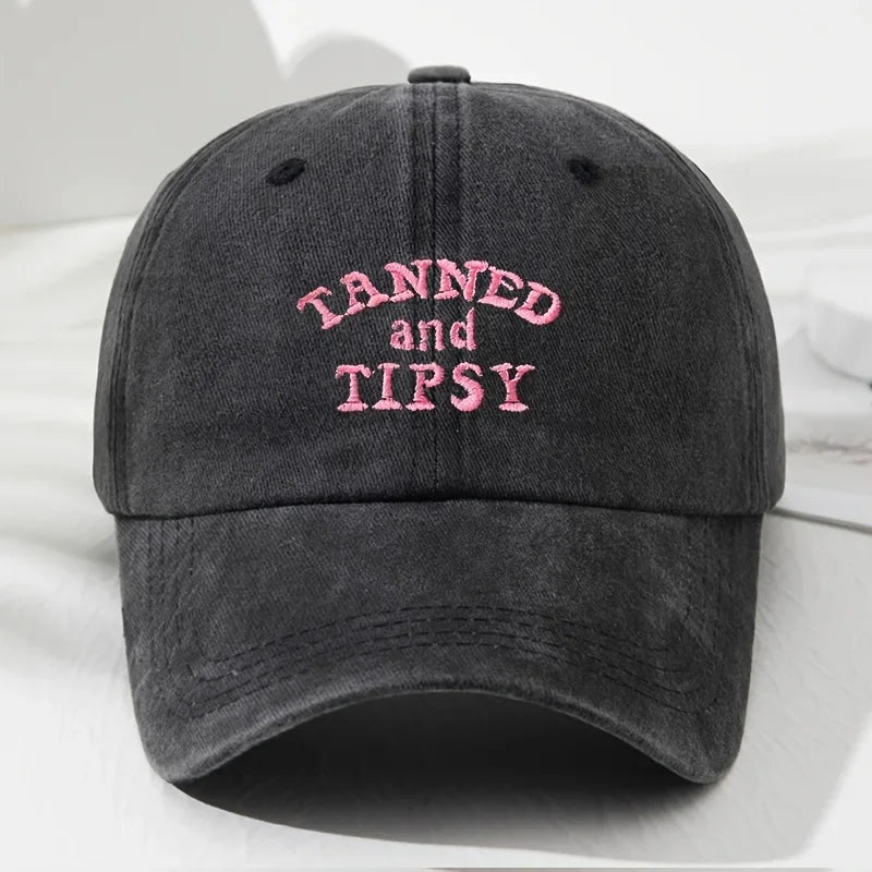 Gorro Tanned and Tipsy, jockey de Studio Kyo® – vista 2