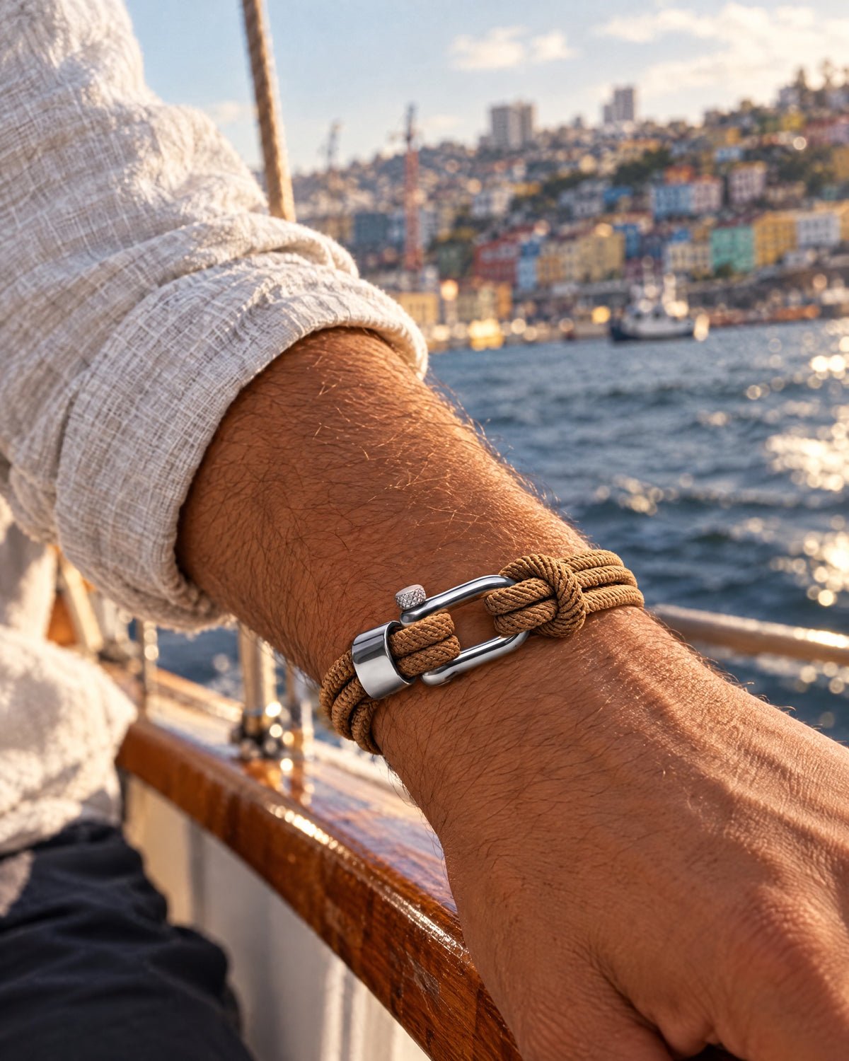 Pulsera Náutica Malibu Kaki, pulsera de cuerda de Studio Kyo® – puesta en la muñeca
