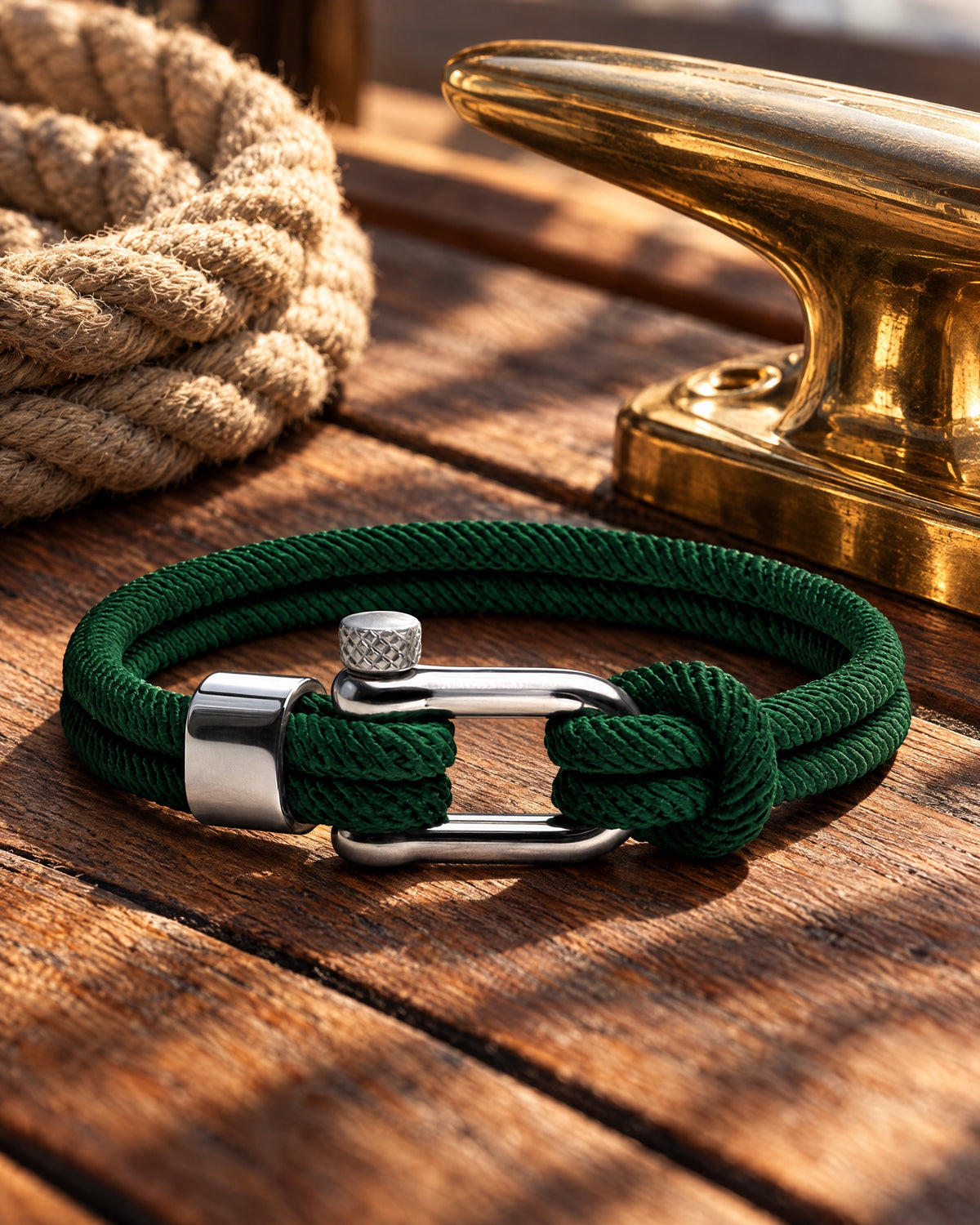 Pulsera Náutica Malibu Verde, pulsera de cuerda de Studio Kyo® – foto de estudio sobre cubierta de barco