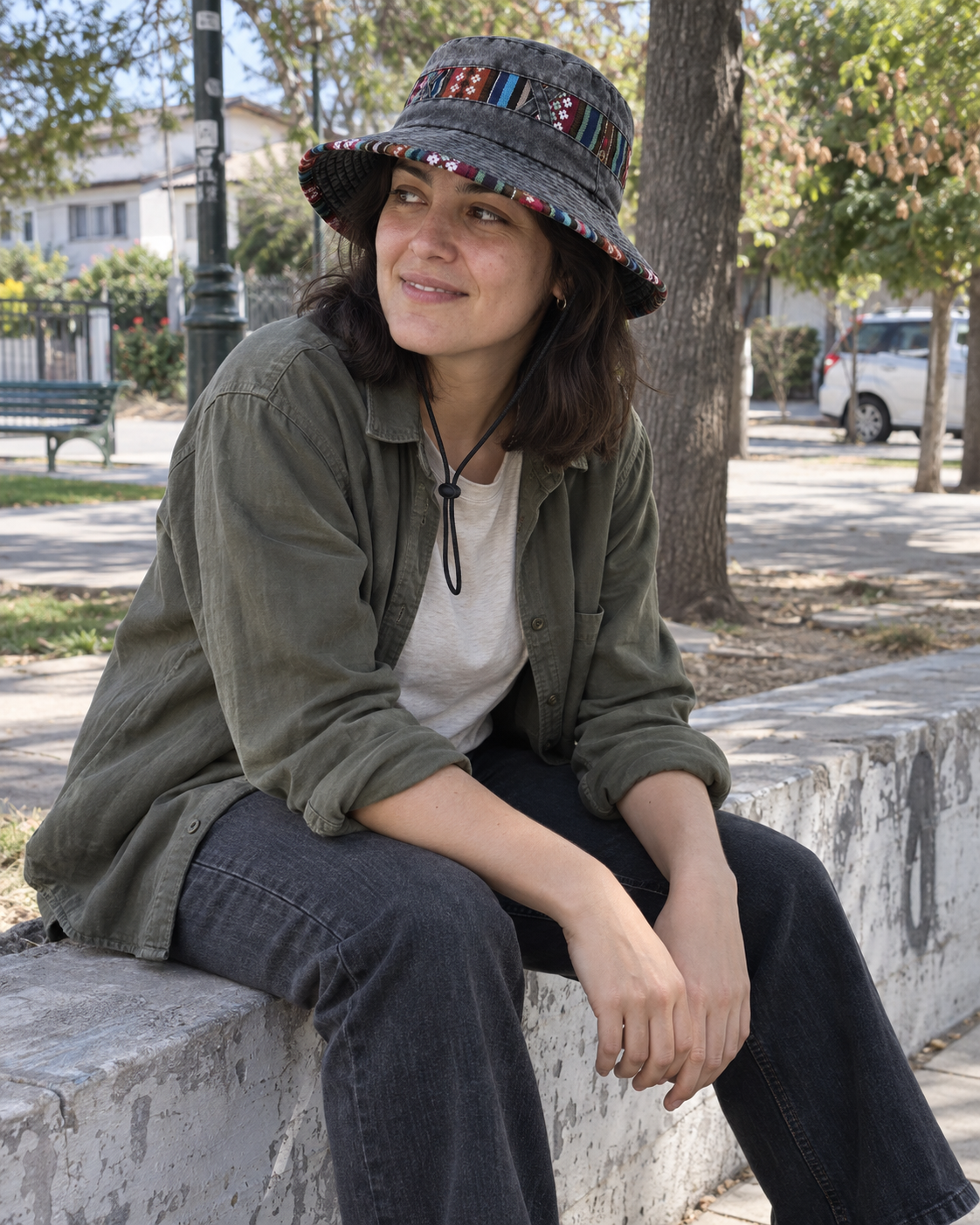 Gorro Pescador Cordón Étnico de Studio Kyo, incluido en la colección Cyber 2×1.
