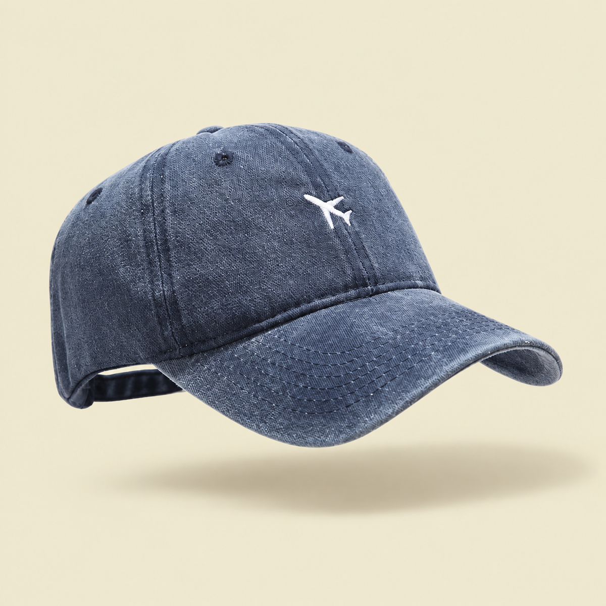 Gorro Avión, vista de producto sobre fondo crema Studio Kyo