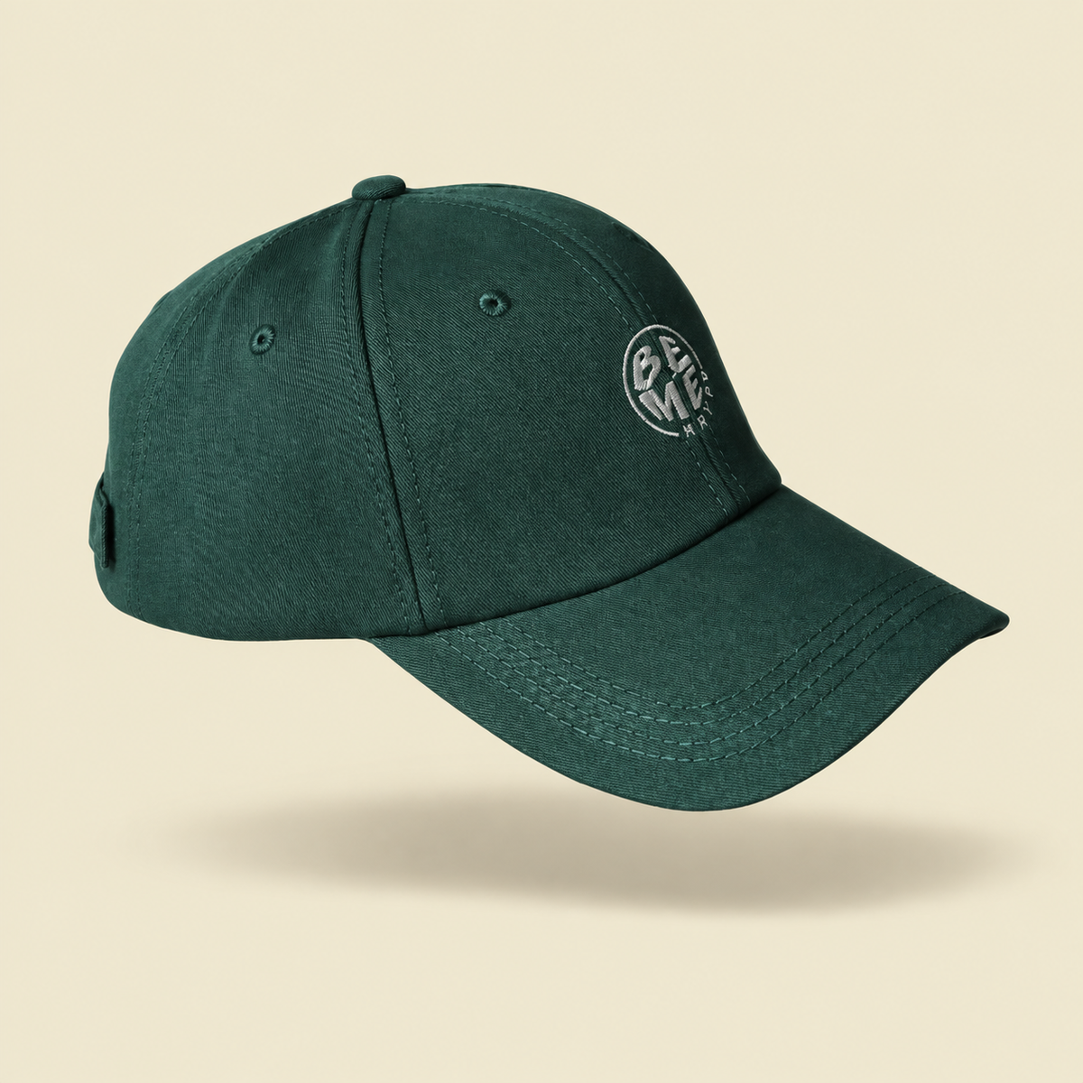 Gorro Be Me Happy, vista de producto sobre fondo crema Studio Kyo