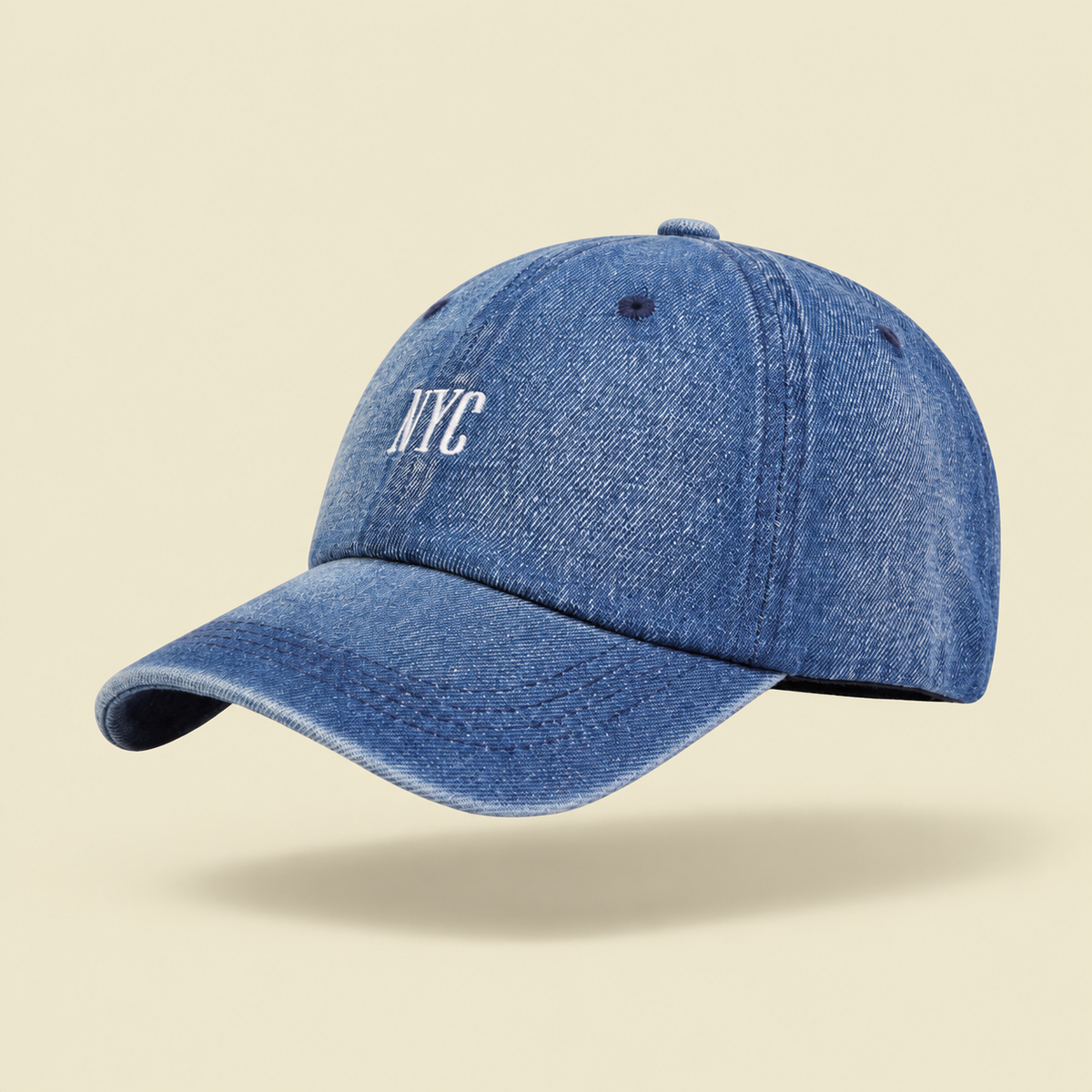 Gorro Denim NY Studio Kyo, fotografía de producto sobre fondo crema