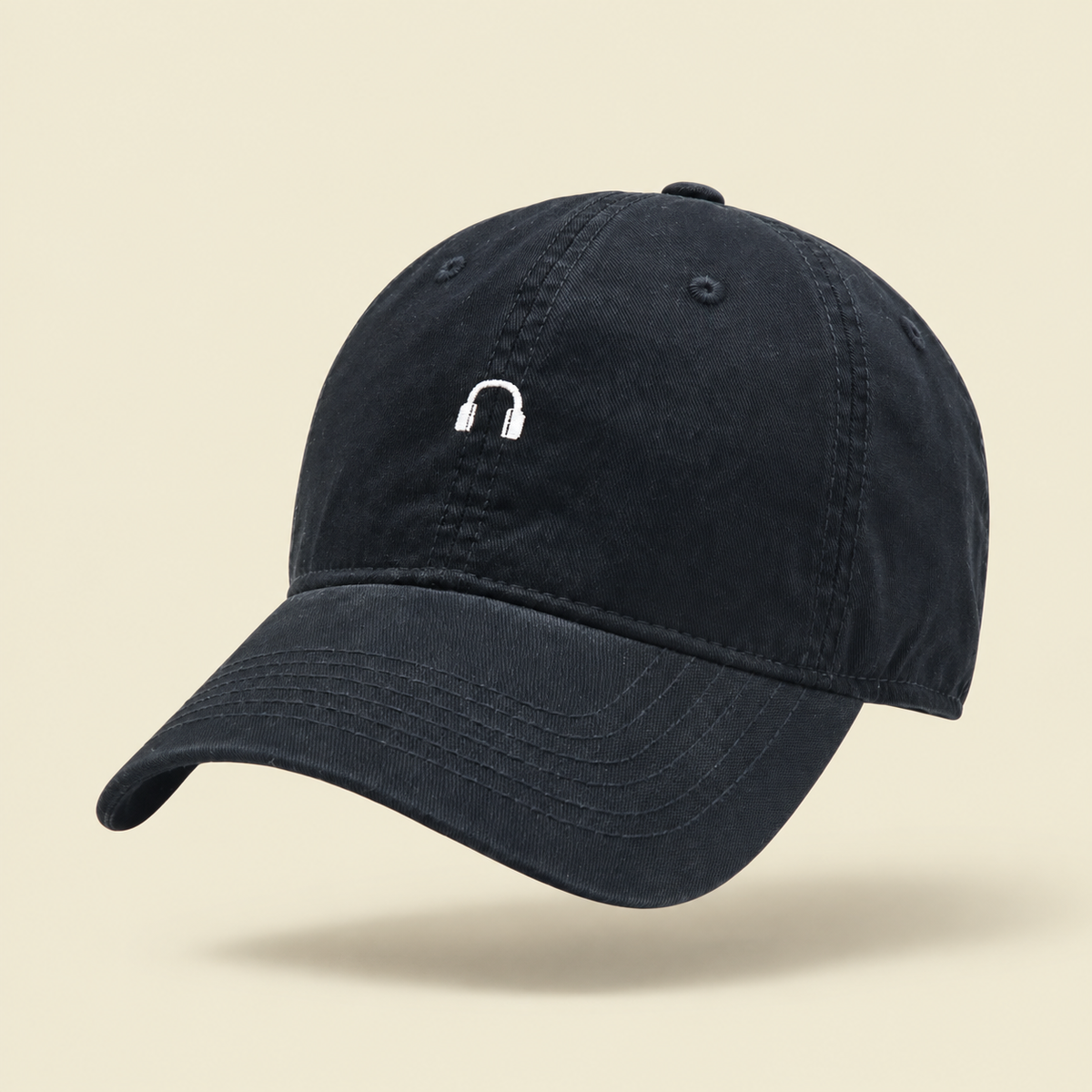 Gorro DJ Studio Kyo, fotografía de producto sobre fondo crema