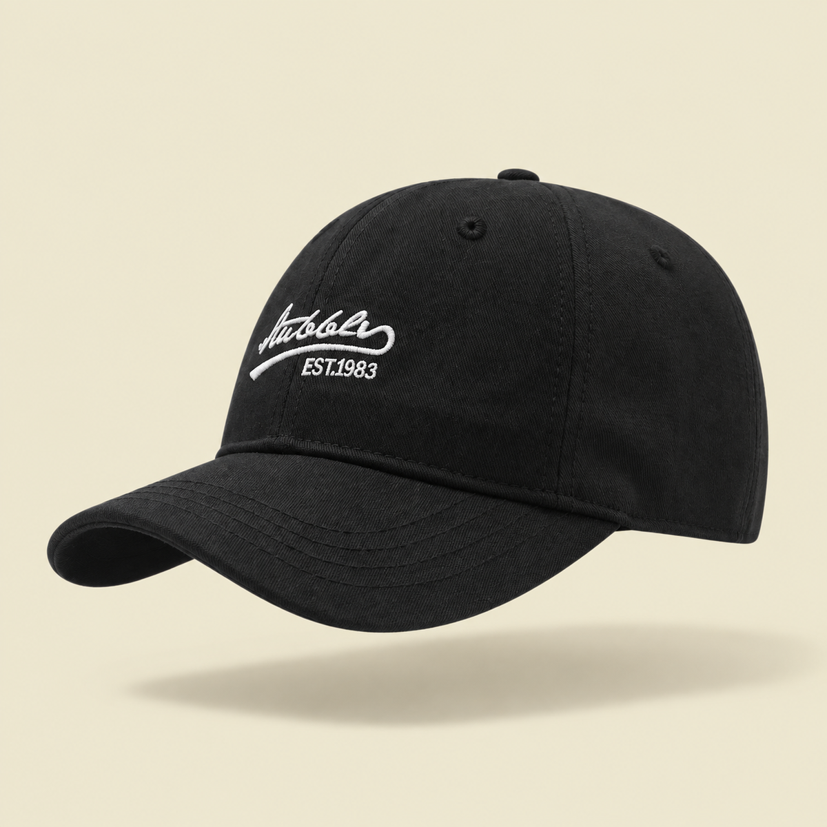 Gorro Fit Amplio Studio Kyo, fotografía de producto sobre fondo crema