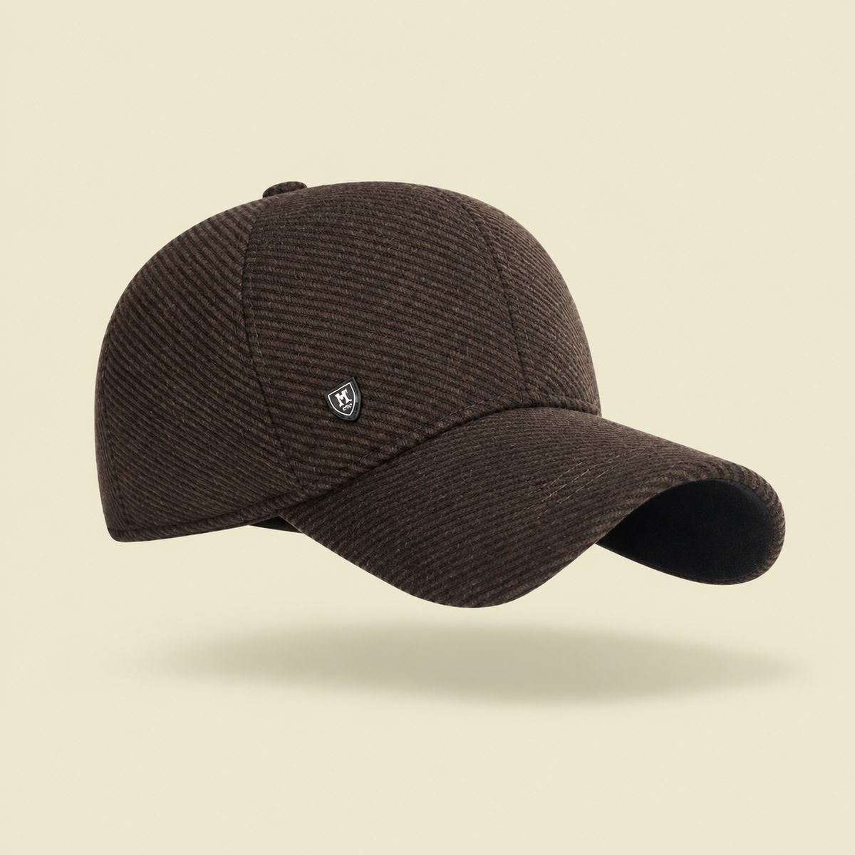 Gorro Invierno Fleece Studio Kyo, fotografía de producto sobre fondo crema