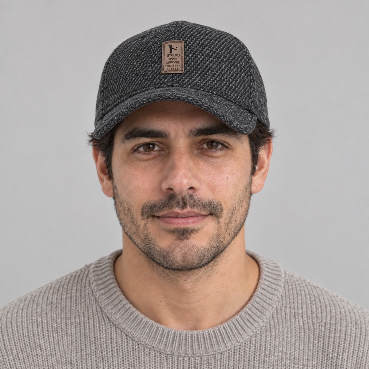 Gorro Invierno negro, vista frontal en modelo hombre