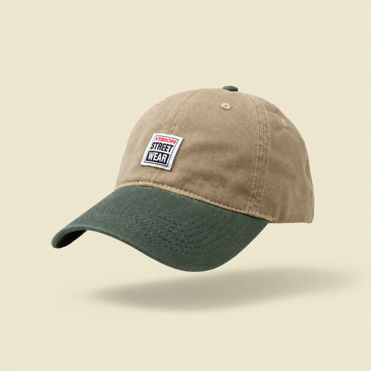 Gorro Street Wear Studio Kyo, fotografía de producto sobre fondo crema