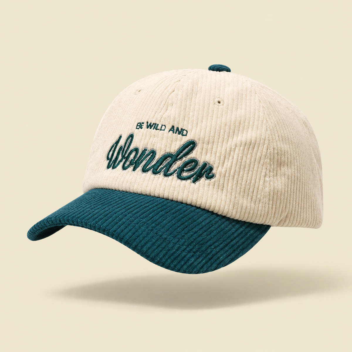 Gorro Wonder, vista de producto sobre fondo crema Studio Kyo